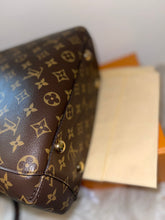Load image into Gallery viewer, LOUIS VUITTON Monogram Canvas Montaigne BB Bag

