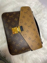 Load image into Gallery viewer, LOUIS VUITTON Monogram Reverse Canvas Pochette Metis
