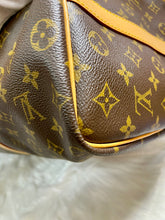 Load image into Gallery viewer, LOUIS VUITTON Keepall Bandouliere 50 Monogram
