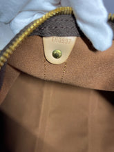 Load image into Gallery viewer, LOUIS VUITTON Keepall Bandouliere 50 Monogram
