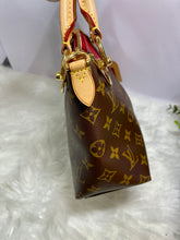Load image into Gallery viewer, LOUIS VUITTON V Tote
