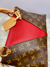 Load image into Gallery viewer, LOUIS VUITTON V Tote
