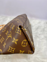 Load image into Gallery viewer, LOUIS VUITTON V Tote
