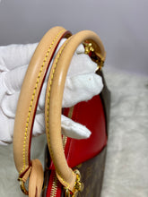 Load image into Gallery viewer, LOUIS VUITTON V Tote
