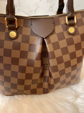 Load image into Gallery viewer, LOUIS VUITTON Damier Canvas Siena PM Bag
