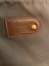 Load image into Gallery viewer, LOUIS VUITTON Pegase 45 Damier Ebene (LIKE NEW)
