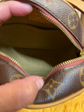 Load image into Gallery viewer, Louis Vuitton Boetie Souple PM
