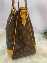Load image into Gallery viewer, LOUIS VUITTON Monogram Canvas Estrela MM Bag
