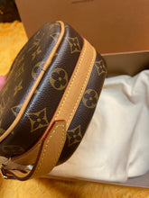 Load image into Gallery viewer, Louis Vuitton Boetie Souple PM
