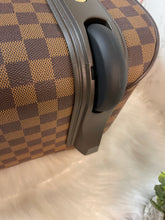 Load image into Gallery viewer, LOUIS VUITTON Pegase 45 Damier Ebene (LIKE NEW)

