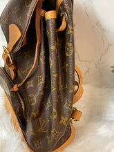 Load image into Gallery viewer, LOUIS VUITTON Monstsouris MM
