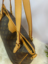 Load image into Gallery viewer, LOUIS VUITTON Monogram Canvas Estrela MM Bag
